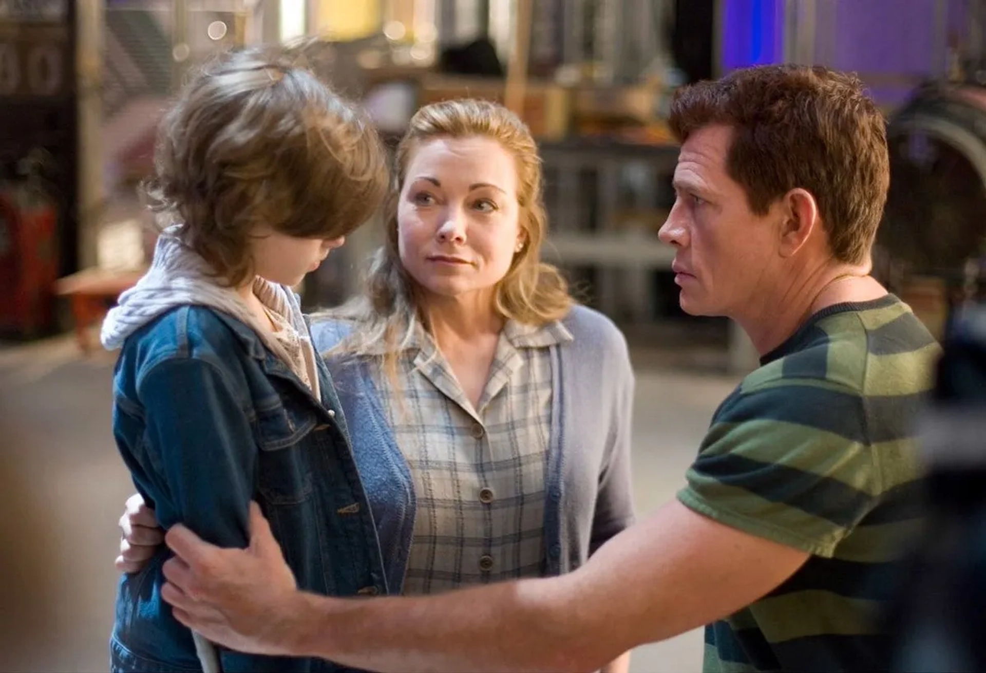 Theresa Russell, Thomas Haden Church, and Perla Haney-Jardine in Spider-Man 3 (2007)