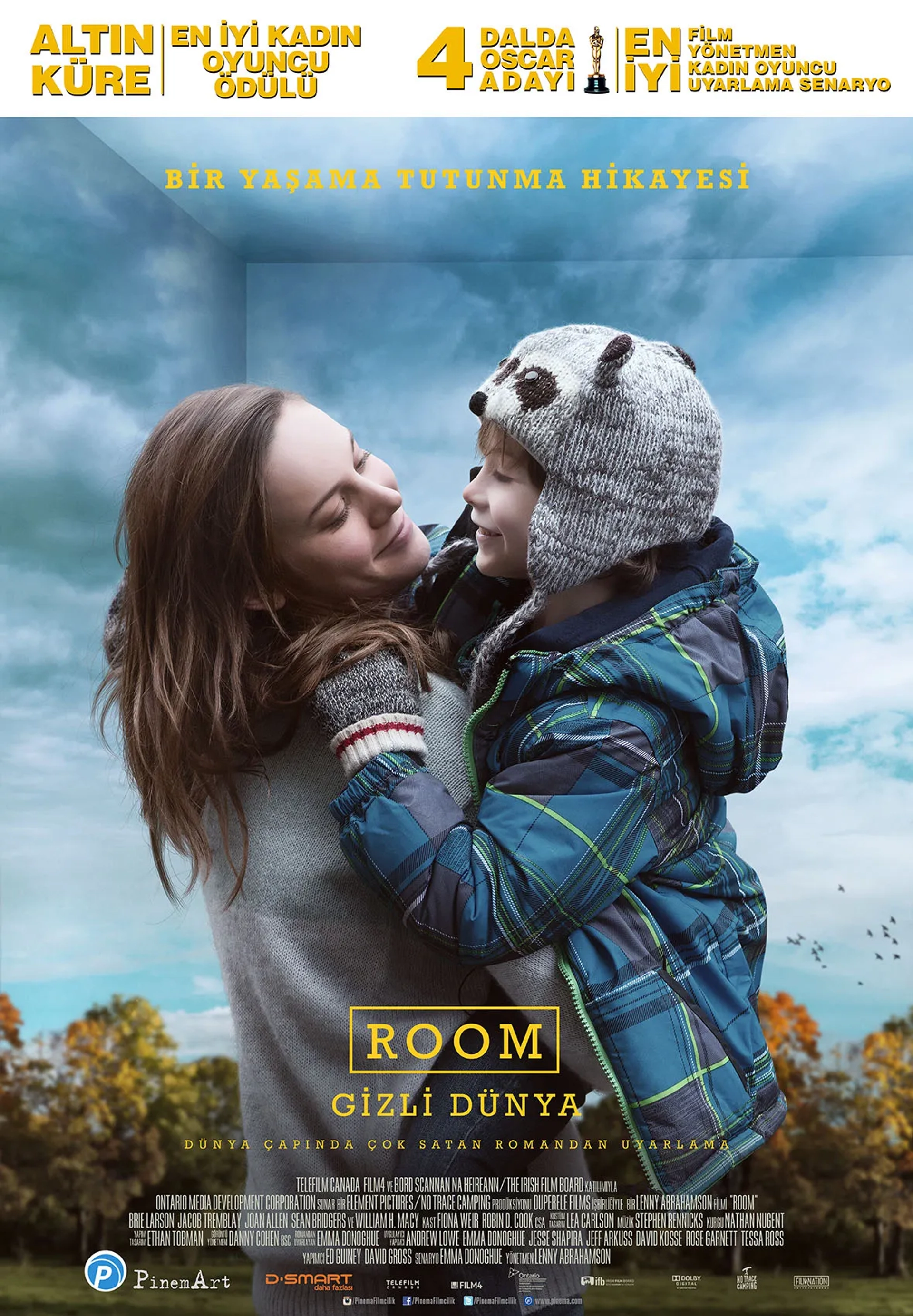 Brie Larson and Jacob Tremblay in Room (2015)