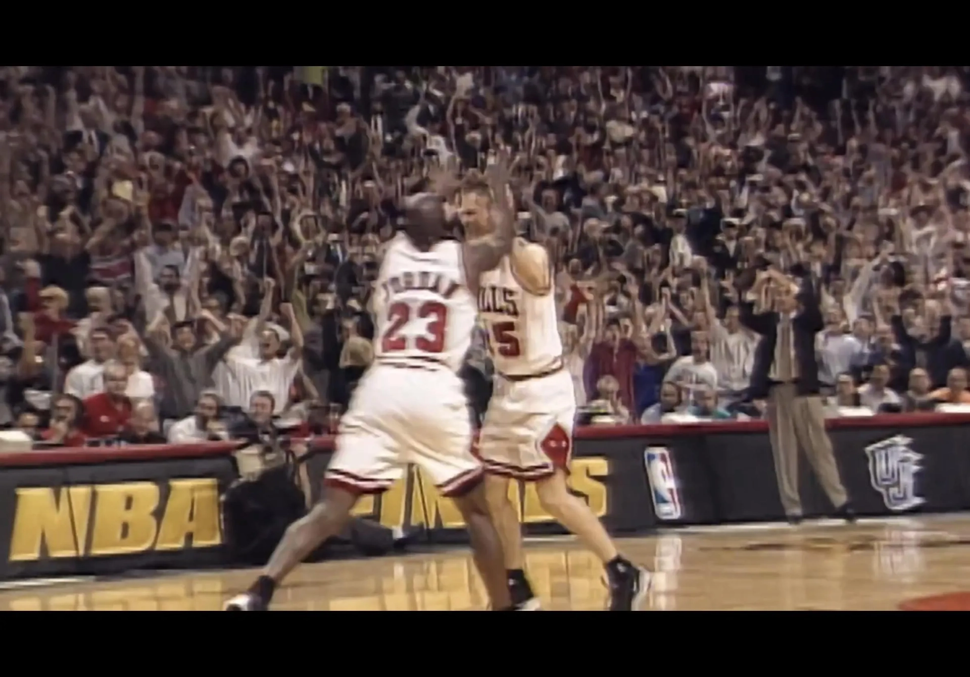 Michael Jordan and Steve Kerr in The Last Dance (2020)