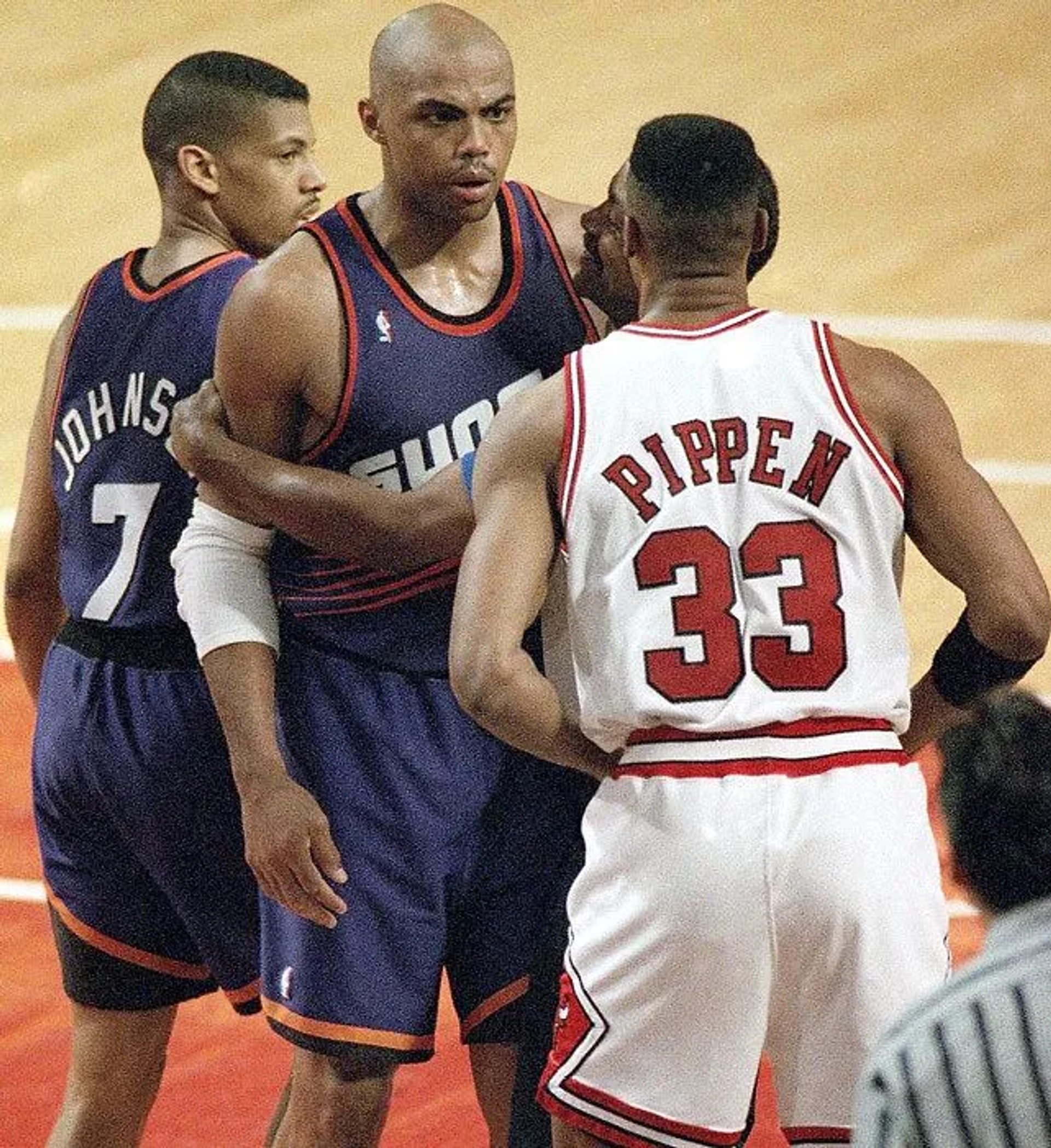 Charles Barkley and Scottie Pippen in The Last Dance (2020)