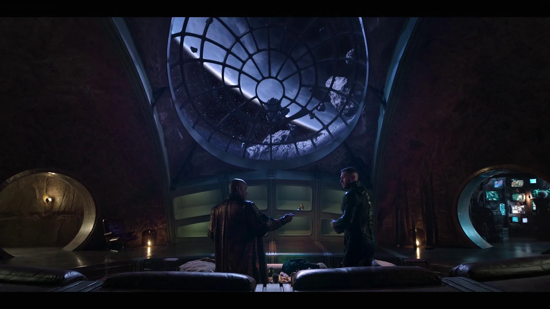 Bokeem Woodbine and Pablo Schreiber in Halo (2022)