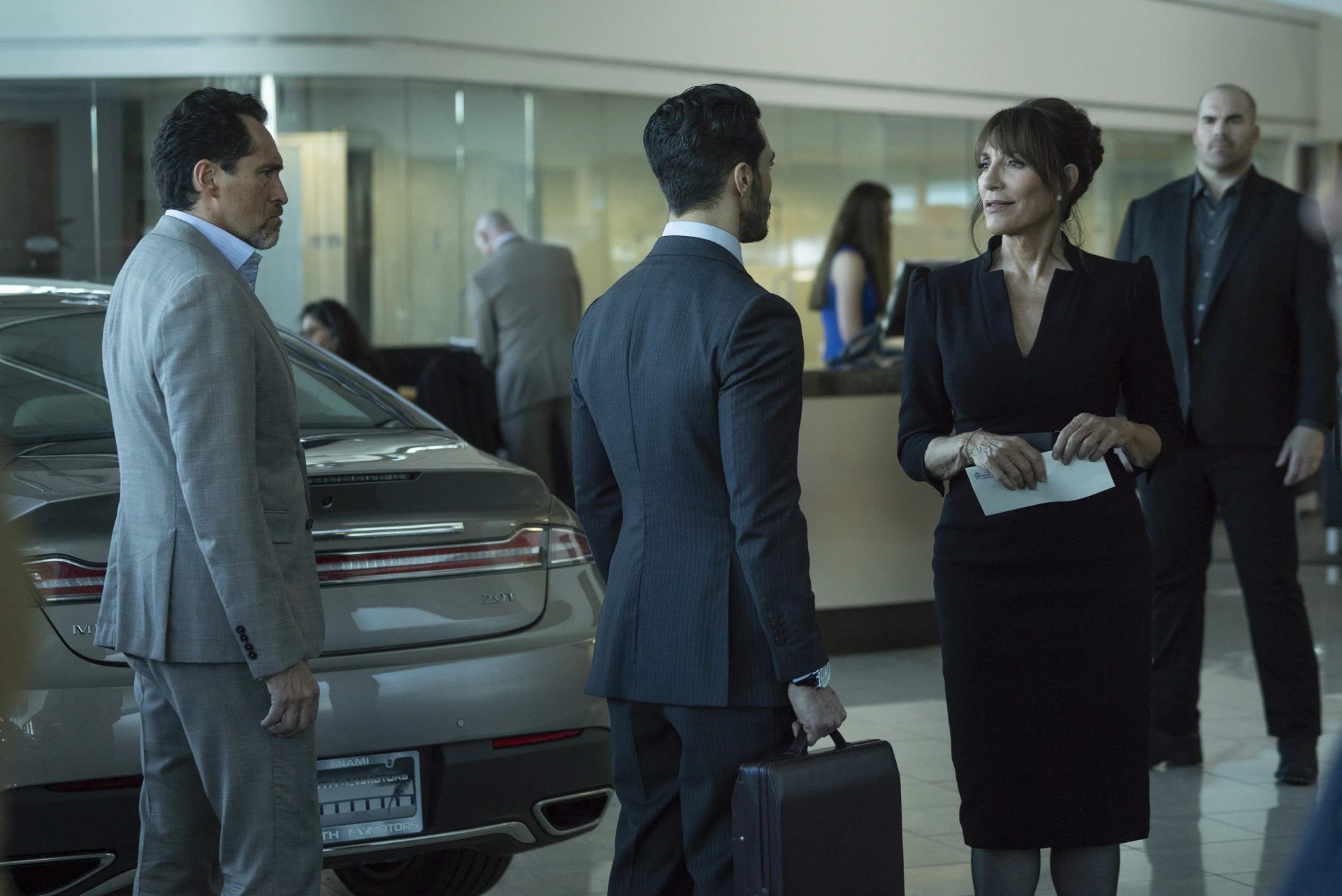 Katey Sagal, Demián Bichir, Brandon Molale, and Shalim Ortiz in Grand Hotel (2019)