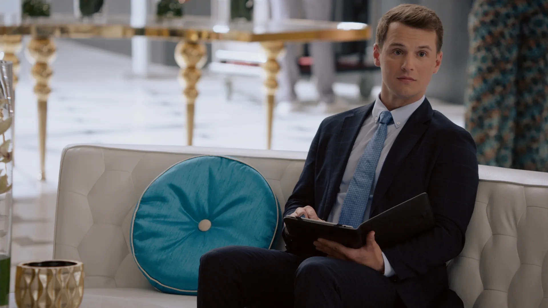 Freddie Stroma in Grand Hotel (2019)