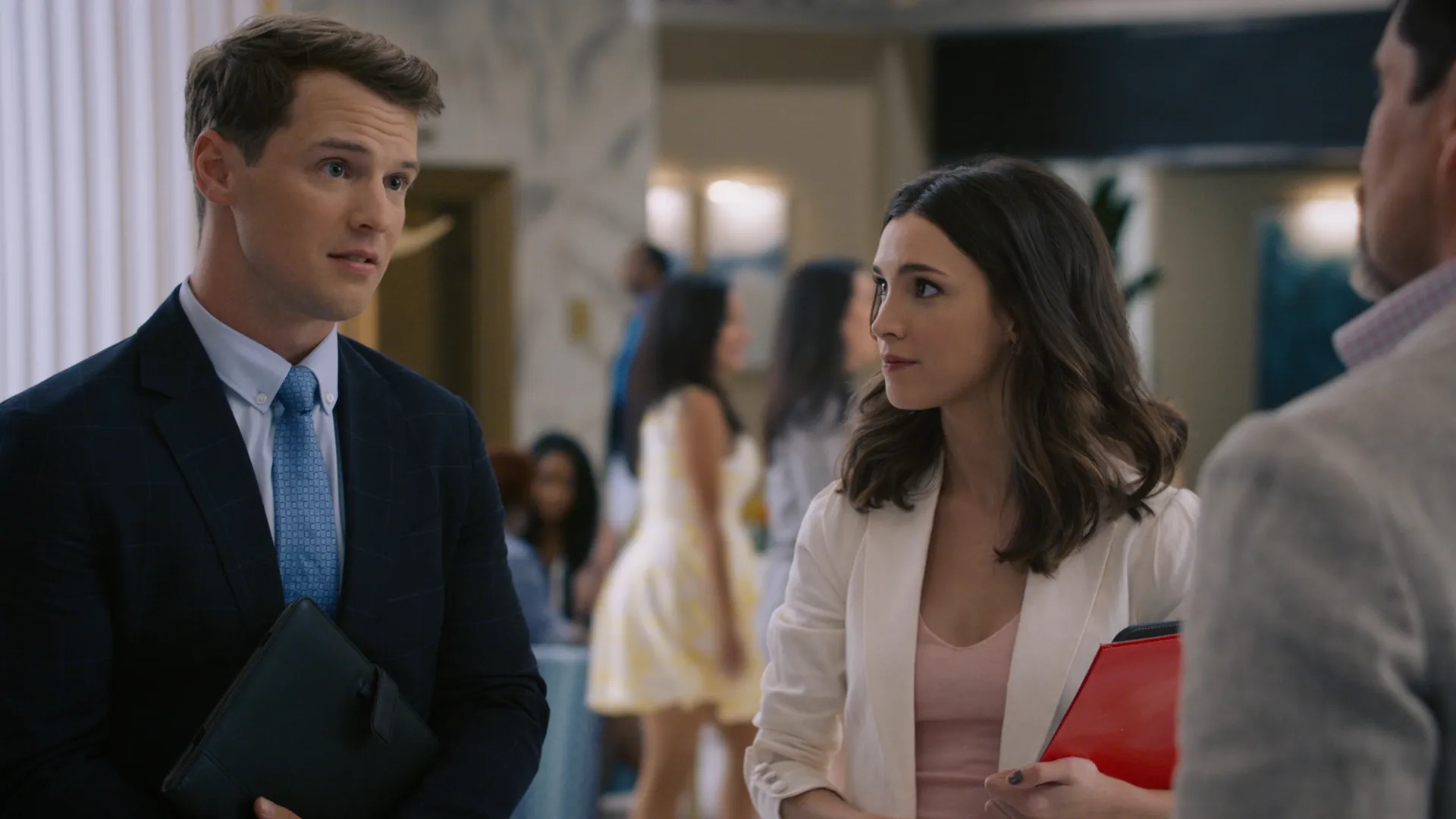 Denyse Tontz and Freddie Stroma in Grand Hotel (2019)