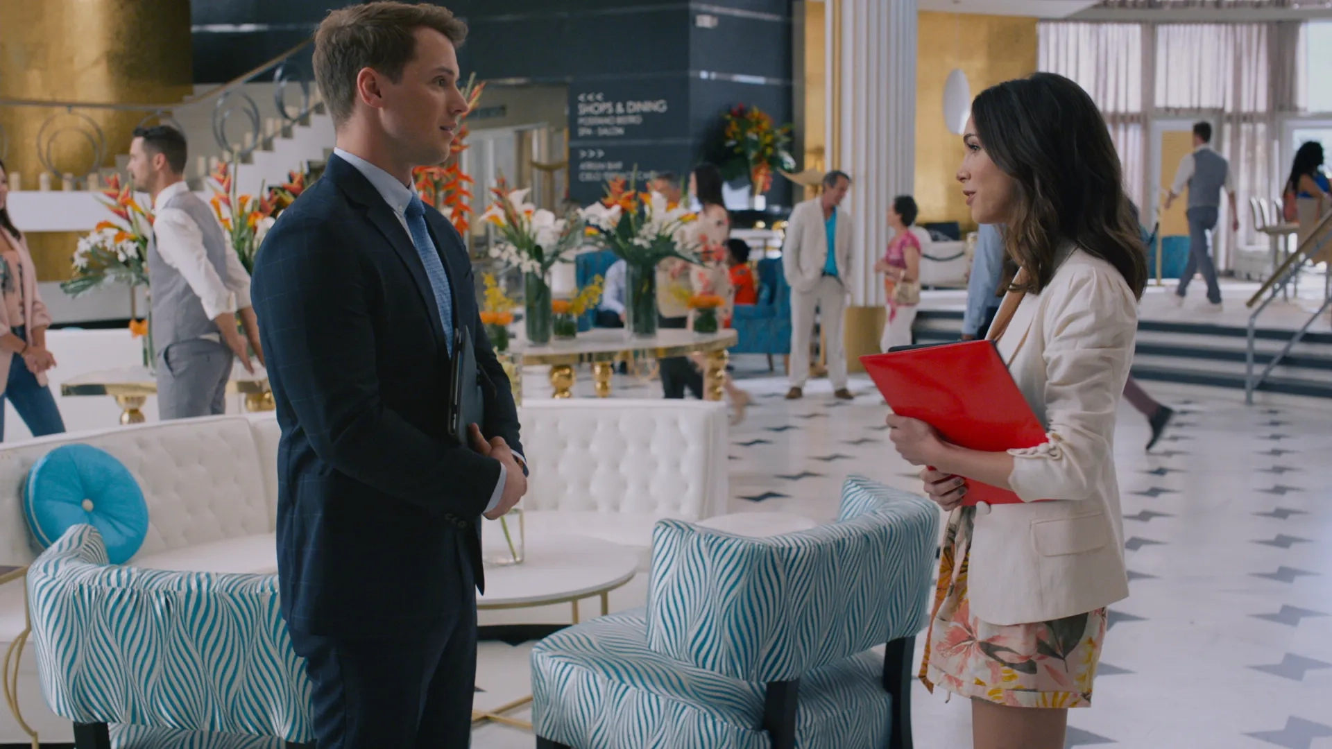 Denyse Tontz and Freddie Stroma in Grand Hotel (2019)