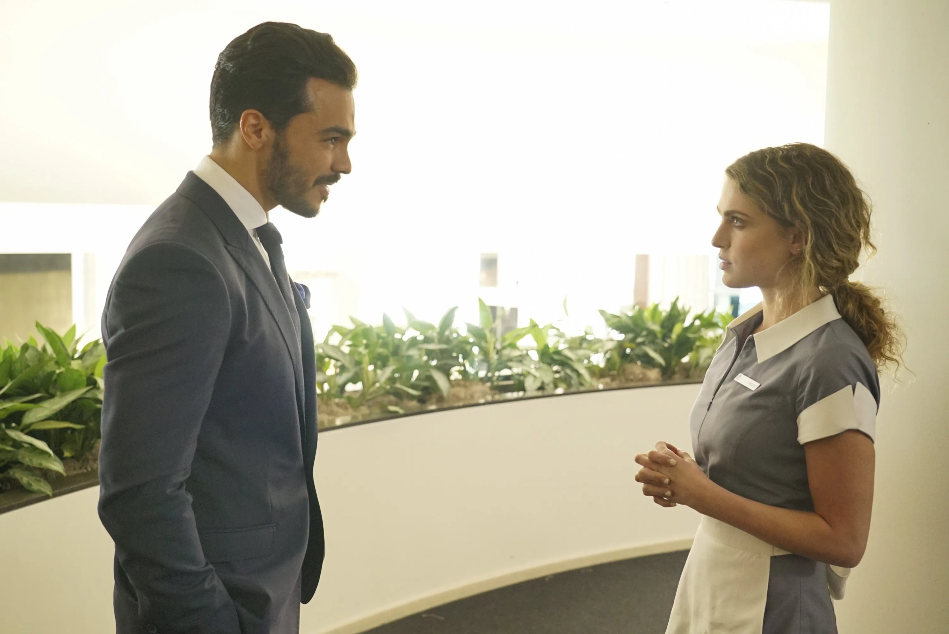 Shalim Ortiz and Anne Winters in Grand Hotel (2019)