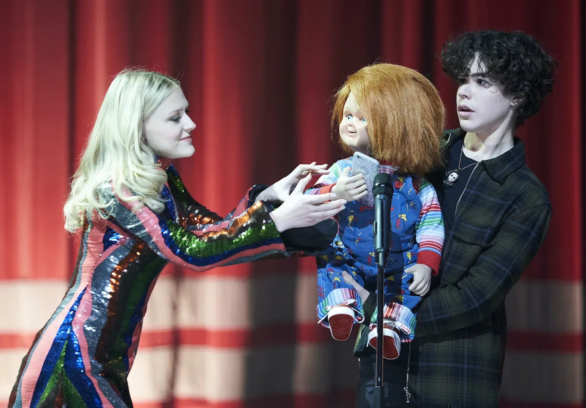 Brad Dourif, Alyvia Alyn Lind, and Zackary Arthur in Chucky (2021)