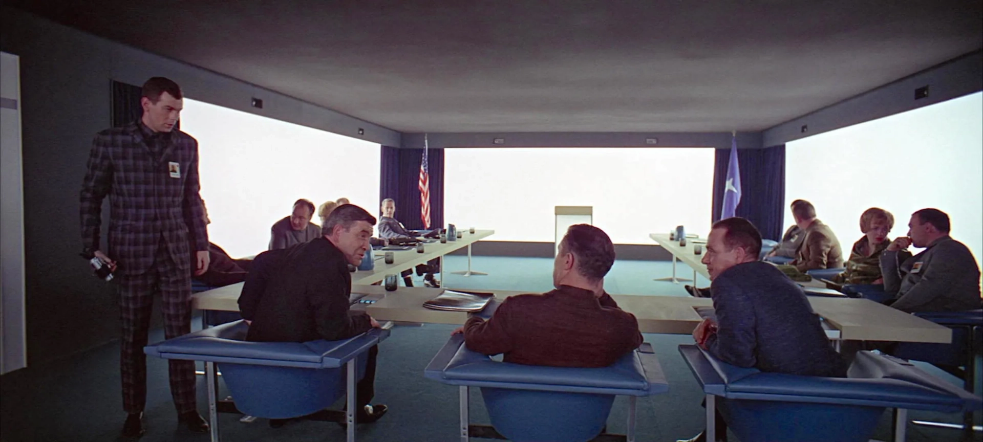 Robert Beatty, Harold Coyne, Roy Lansford, Sean Sullivan, William Sylvester, and Burnell Tucker in 2001: A Space Odyssey (1968)