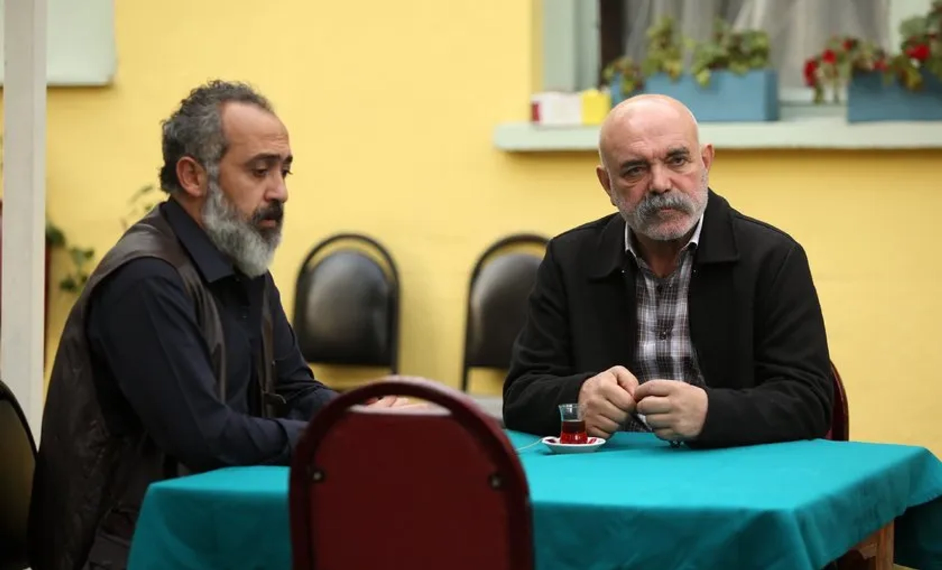 Ercan Kesal and Kadir Çermik in The Pit (2016)