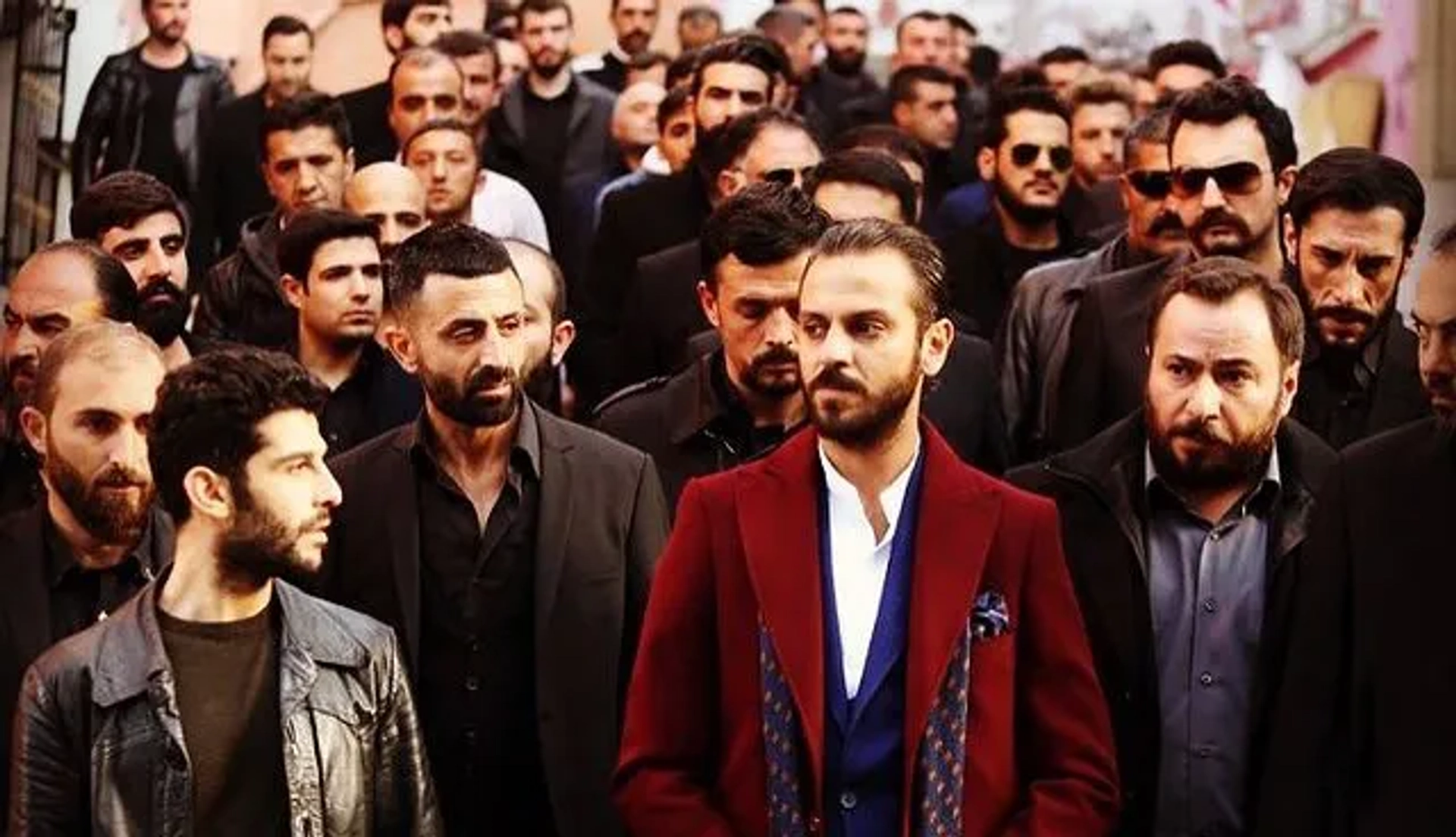 Mustafa Kirantepe, Erkan Kolçak Köstendil, and Halil Babür in The Pit (2016)