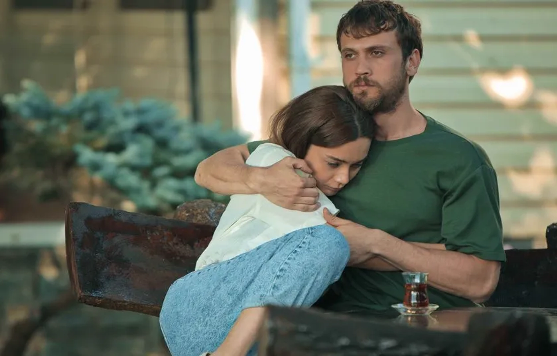 Damla Sönmez and Aras Bulut Iynemli in The Pit: Çukur Son2 (2021)