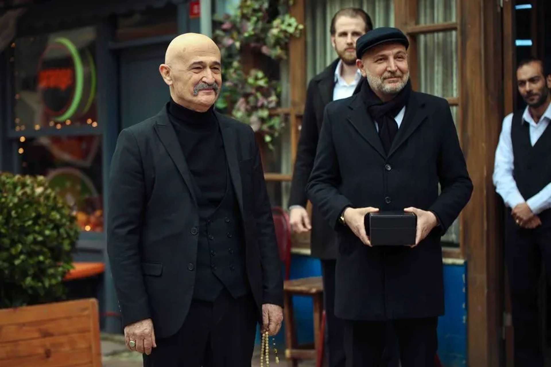 Ilkay Akdagli, Müfit Kayacan, and Erdag Yenel in The Pit: Halay (2021)