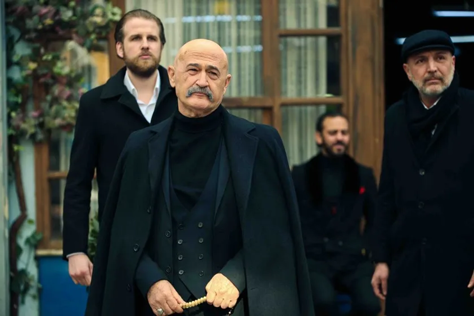 Ilkay Akdagli, Erkan Kolçak Köstendil, and Müfit Kayacan in The Pit: EfYam (2021)