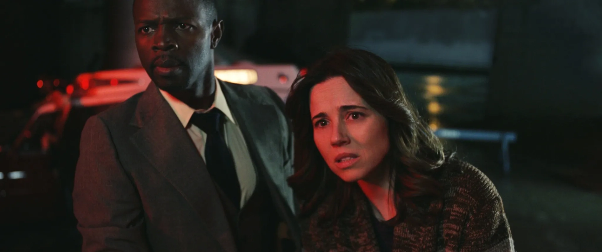 Linda Cardellini and Sean Patrick Thomas in The Curse of La Llorona (2019)