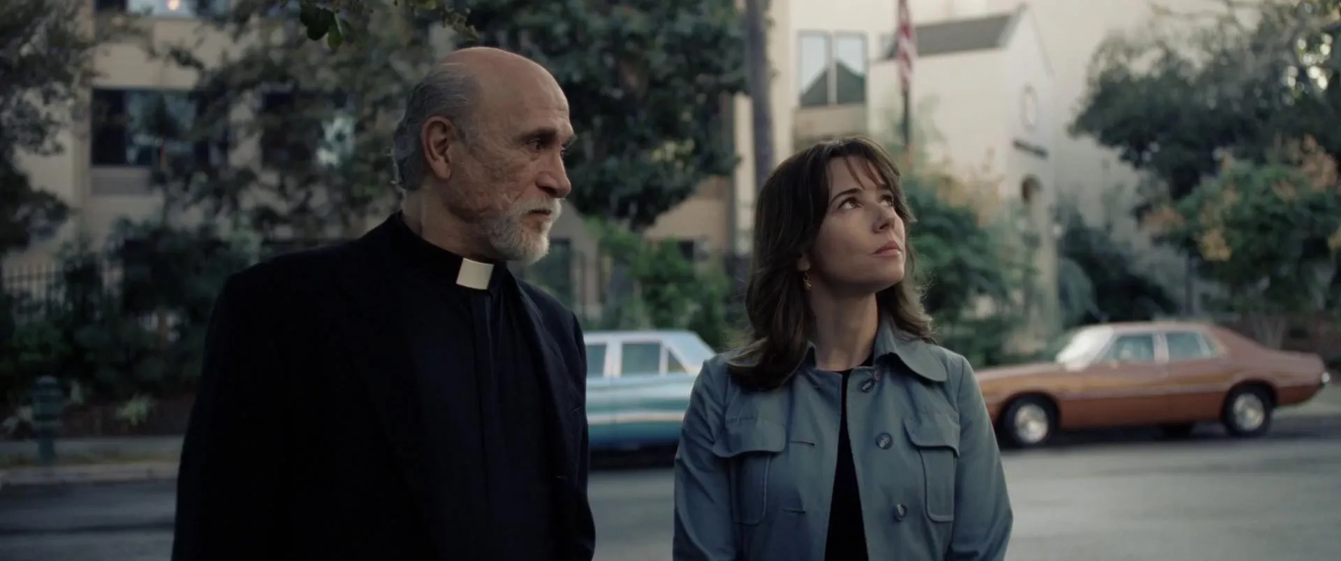 Linda Cardellini and Tony Amendola in The Curse of La Llorona (2019)