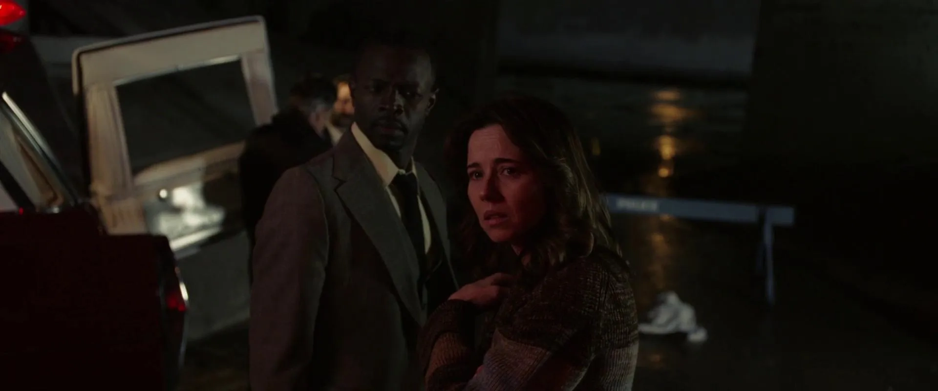 Linda Cardellini and Sean Patrick Thomas in The Curse of La Llorona (2019)