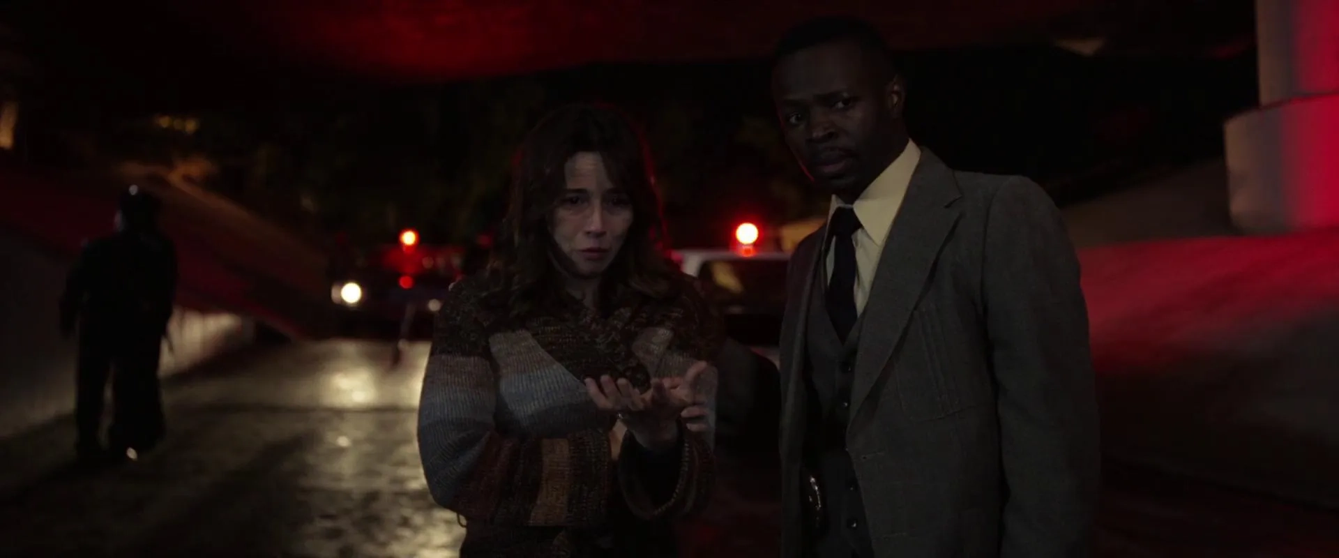 Linda Cardellini and Sean Patrick Thomas in The Curse of La Llorona (2019)