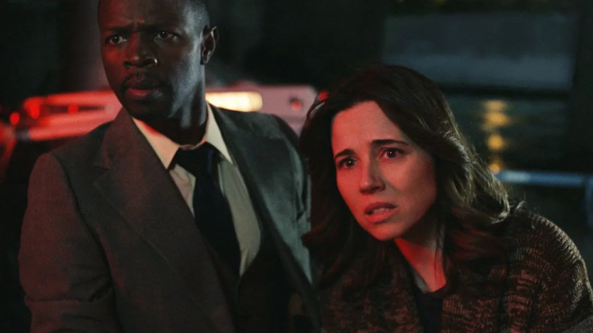 Linda Cardellini and Sean Patrick Thomas in The Curse of La Llorona (2019)