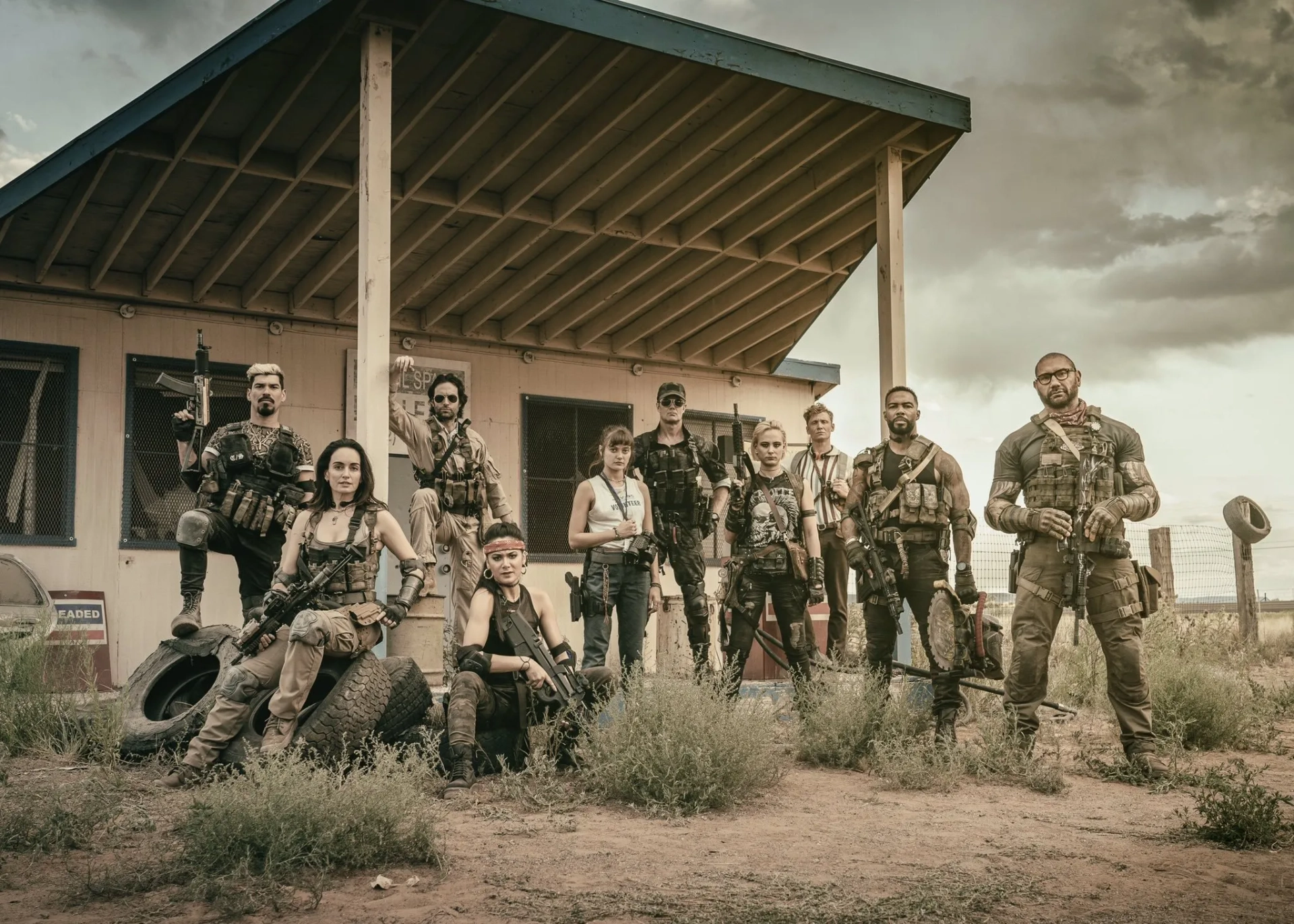 Garret Dillahunt, Ana de la Reguera, Matthias Schweighöfer, Omari Hardwick, Dave Bautista, Raúl Castillo, Nora Arnezeder, Samantha Win, and Ella Purnell in Army of the Dead (2021)