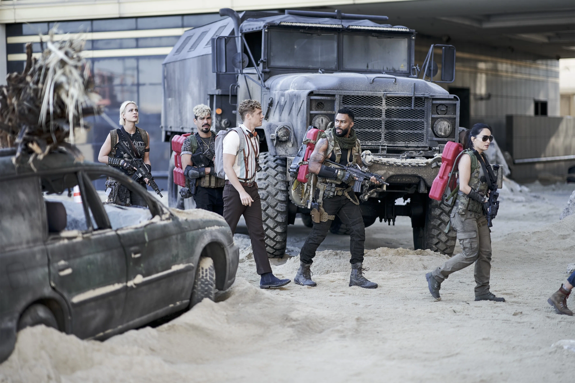 Ana de la Reguera, Matthias Schweighöfer, Omari Hardwick, Raúl Castillo, and Nora Arnezeder in Army of the Dead (2021)