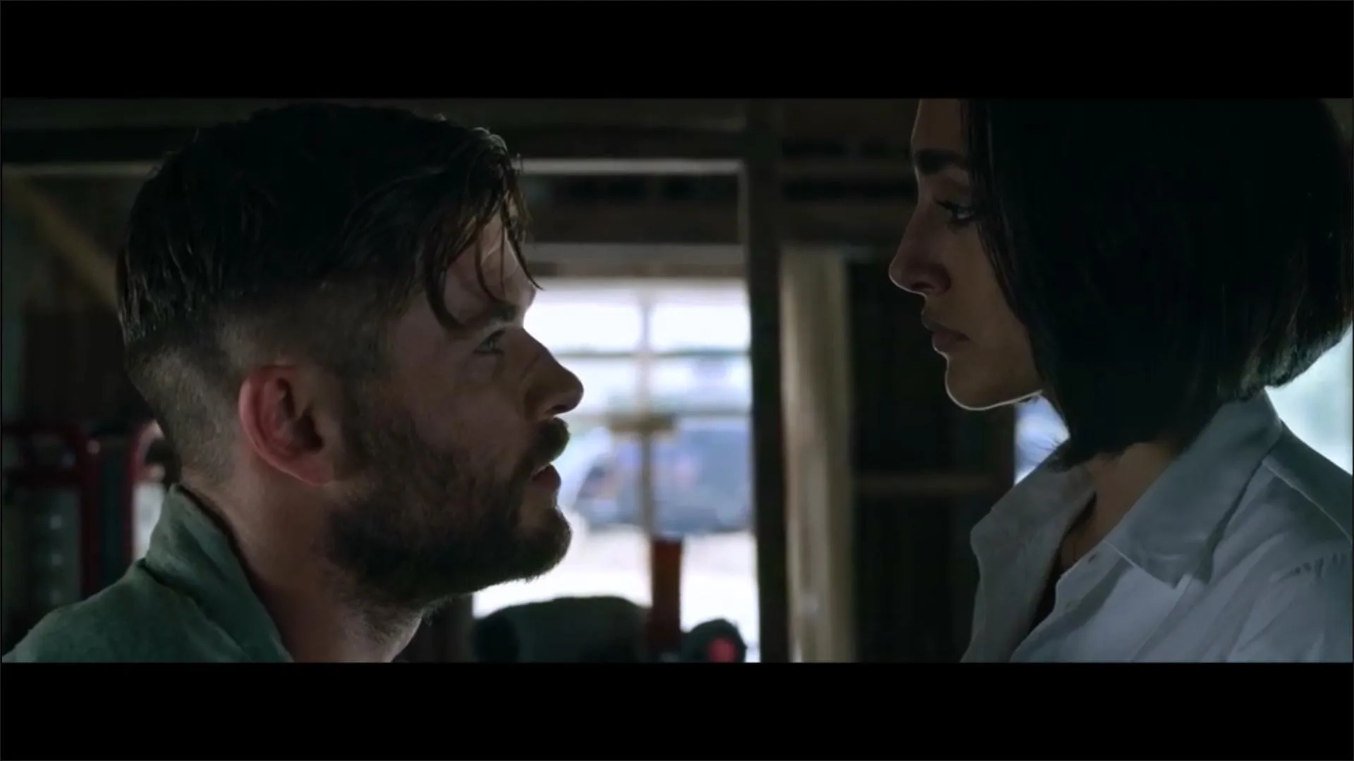 Golshifteh Farahani and Chris Hemsworth in Extraction (2020)