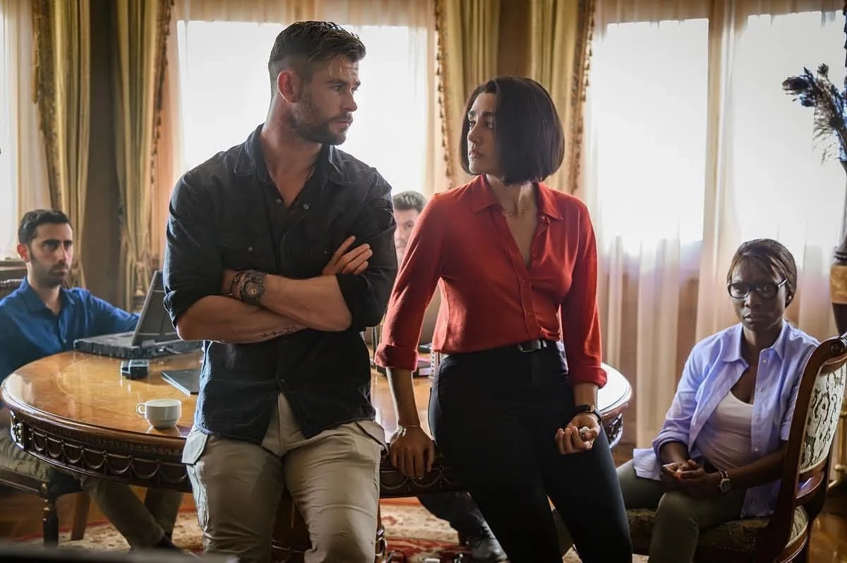 Golshifteh Farahani and Chris Hemsworth in Extraction (2020)