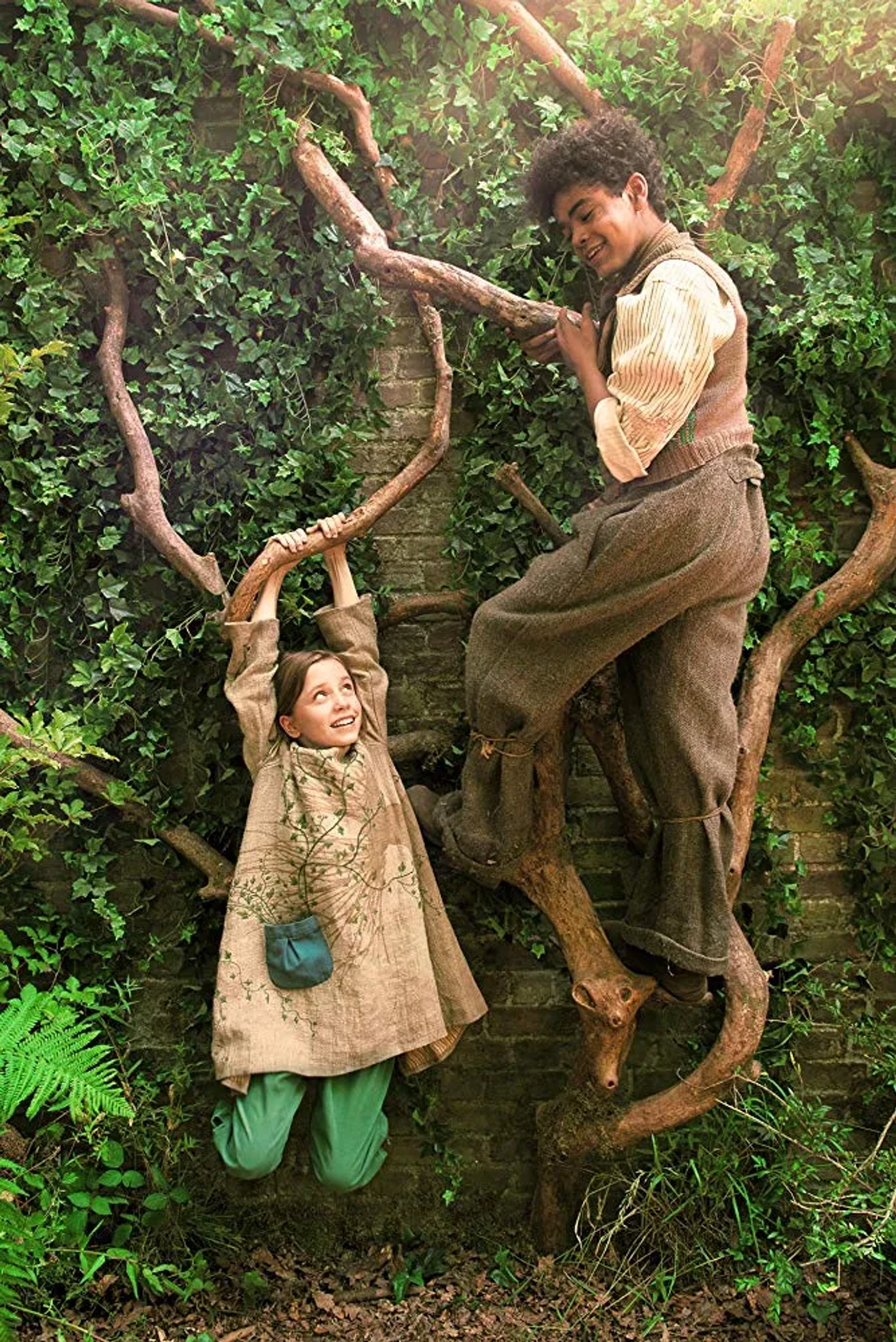 Dixie Egerickx and Amir Wilson in The Secret Garden (2020)