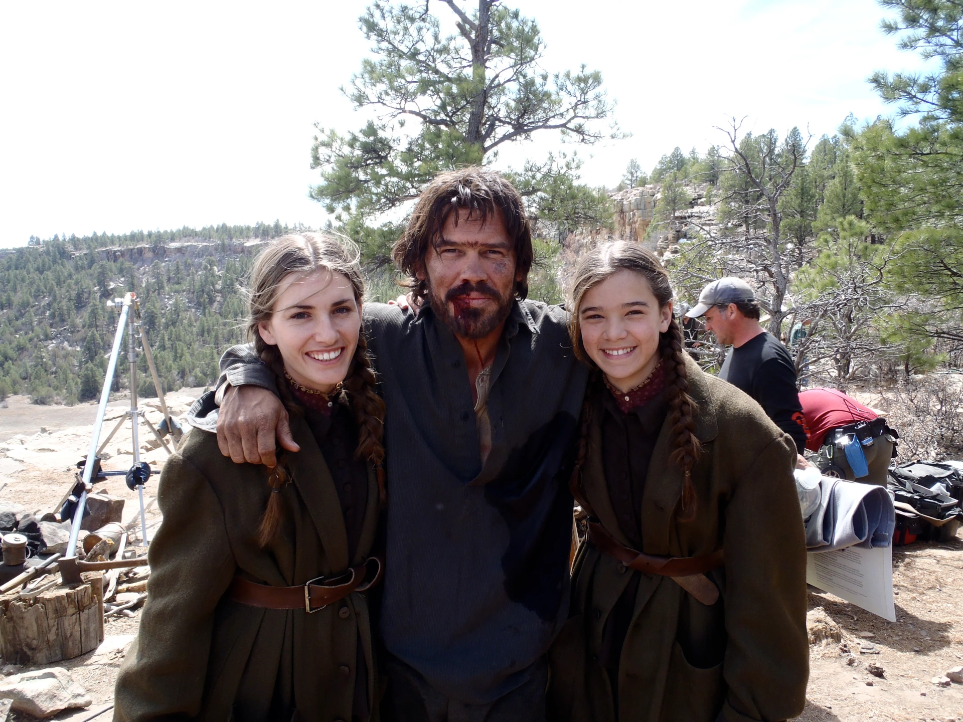 Josh Brolin, Cassidy Hice, and Hailee Steinfeld in True Grit (2010)