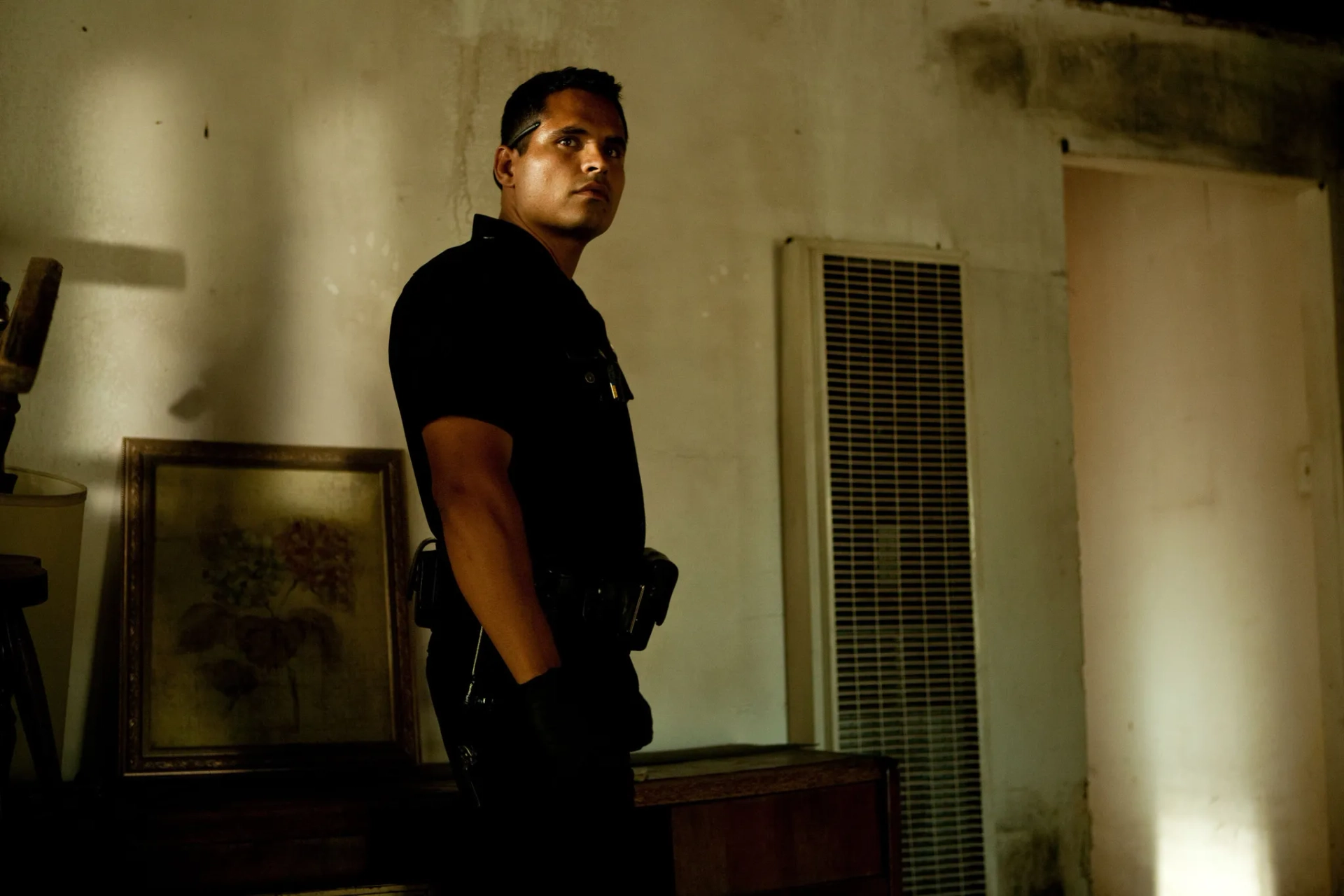 Michael Peña in End of Watch (2012)