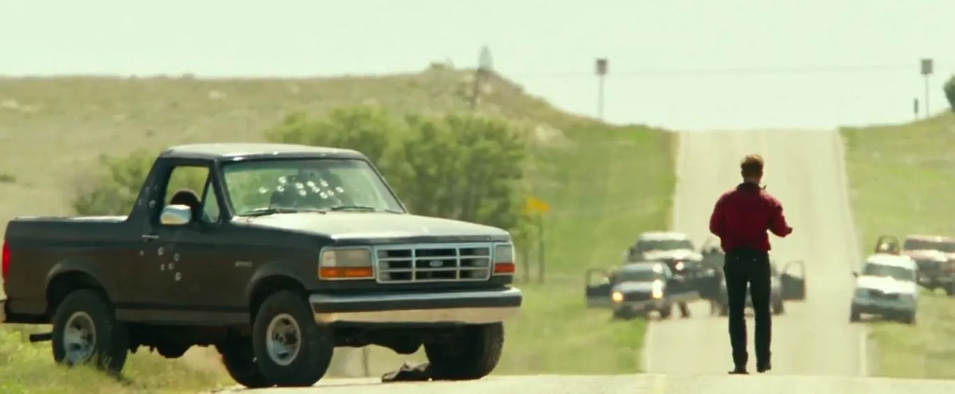 Ben Foster and Chris Pine in Hell or High Water (2016)