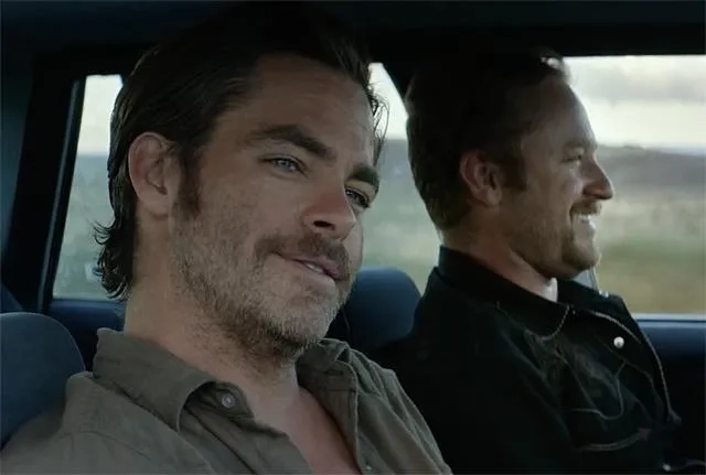 Ben Foster and Chris Pine in Hell or High Water (2016)