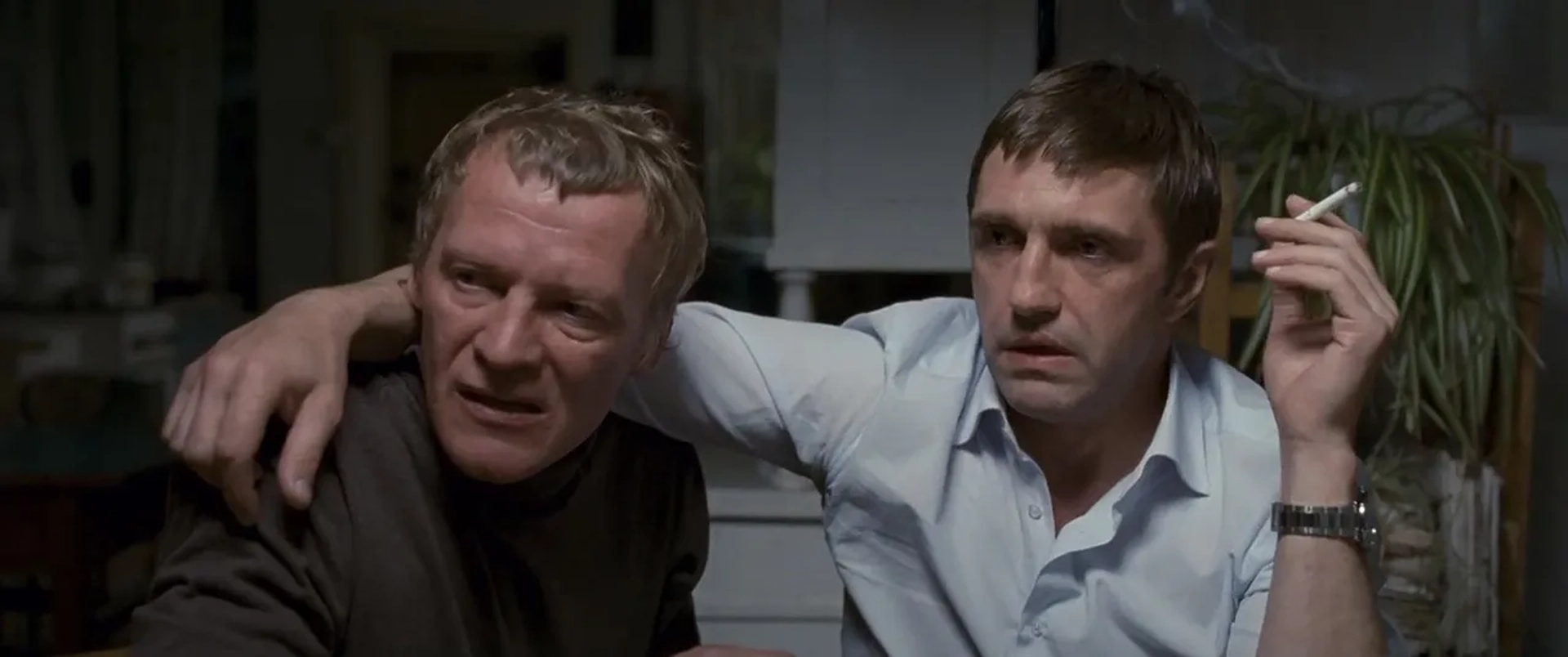 Aleksey Serebryakov and Vladimir Vdovichenkov in Leviathan (2014)