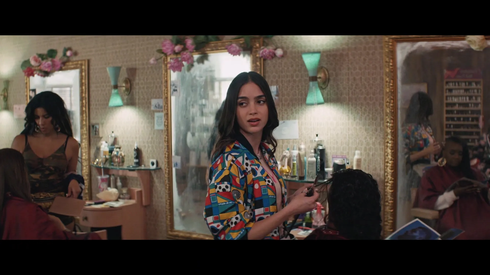 Stephanie Beatriz and Melissa Barrera in In the Heights (2021)