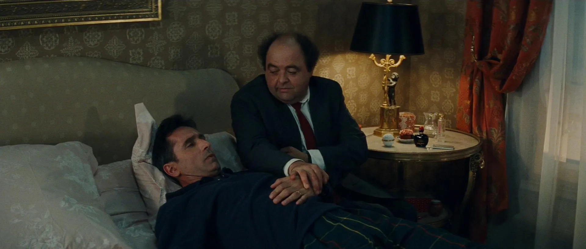 Thierry Lhermitte and Jacques Villeret in Le Dîner de Cons (1998)