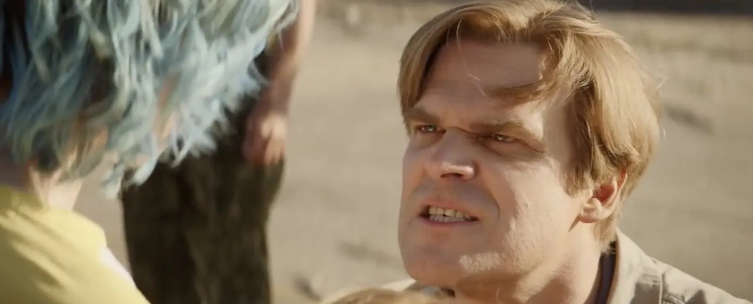 David Harbour, Ever Anderson, and Violet McGraw in Black Widow (2021)