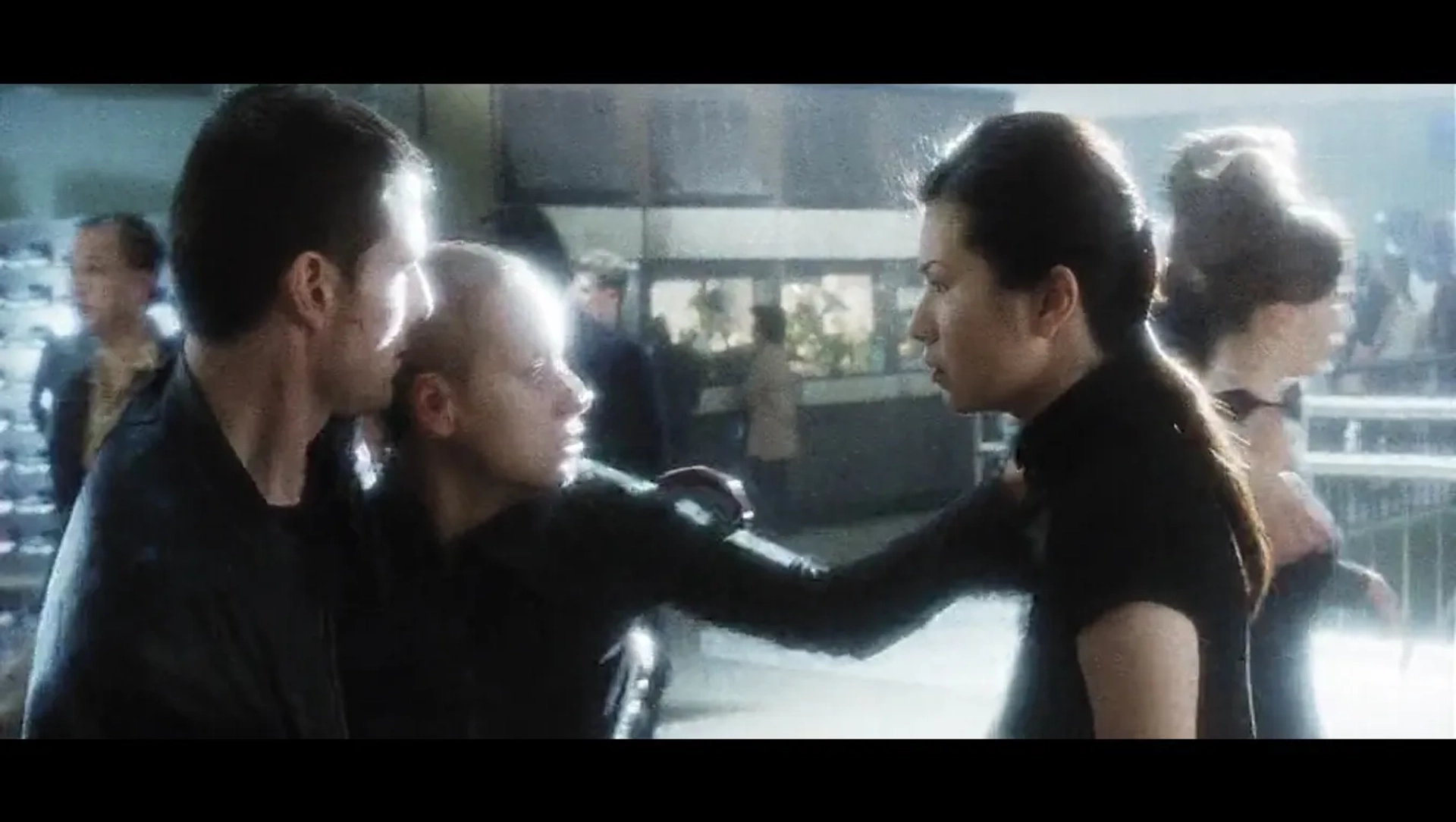 Still of Tom Cruise, Samantha Morton, and Joan Wong in Minority Report.