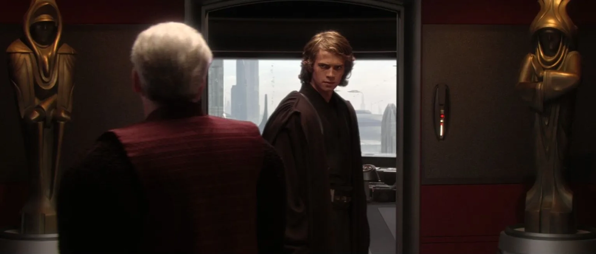 Ian McDiarmid and Hayden Christensen in Star Wars: Episode III - Revenge of the Sith (2005)