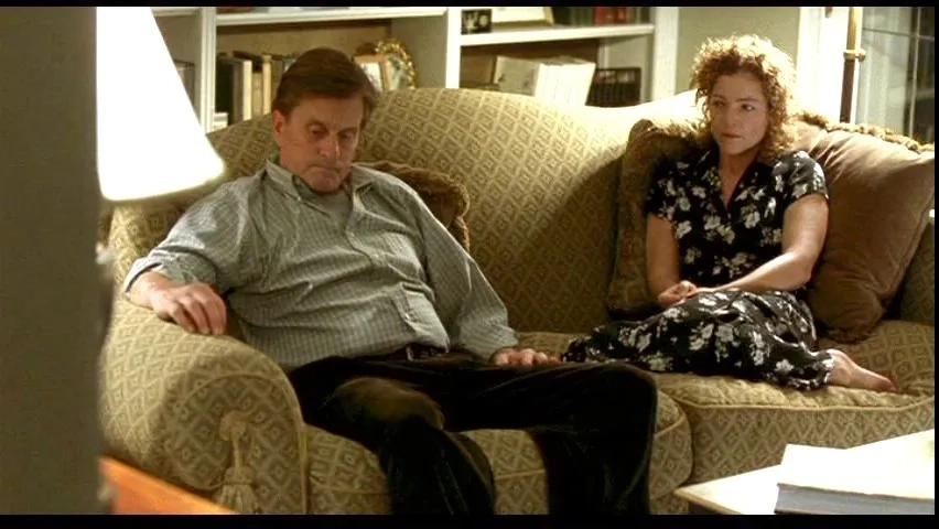 Michael Douglas and Amy Irving in Traffic (2000)