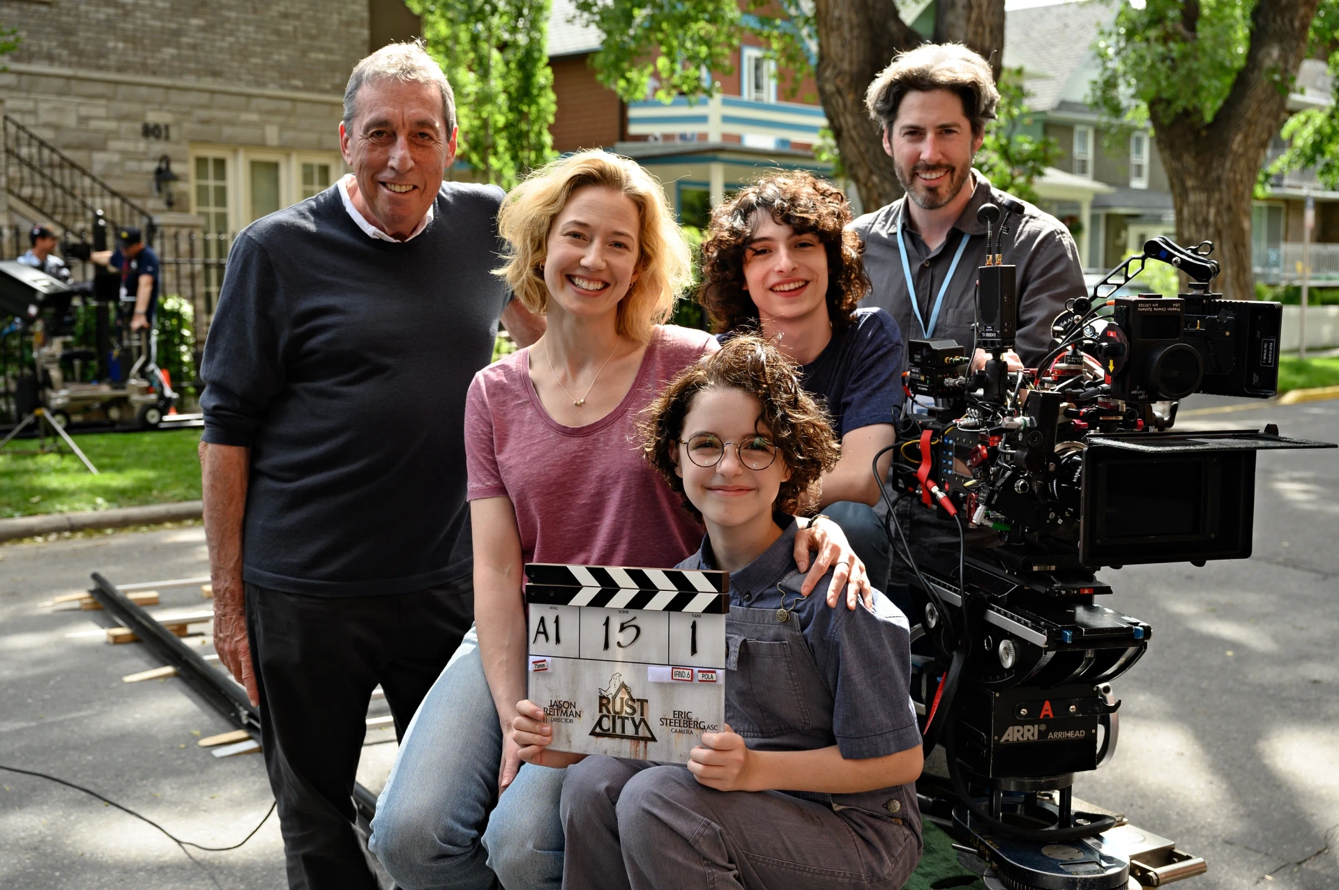 Ivan Reitman, Jason Reitman, Carrie Coon, Mckenna Grace, and Finn Wolfhard in Ghostbusters: Afterlife (2021)