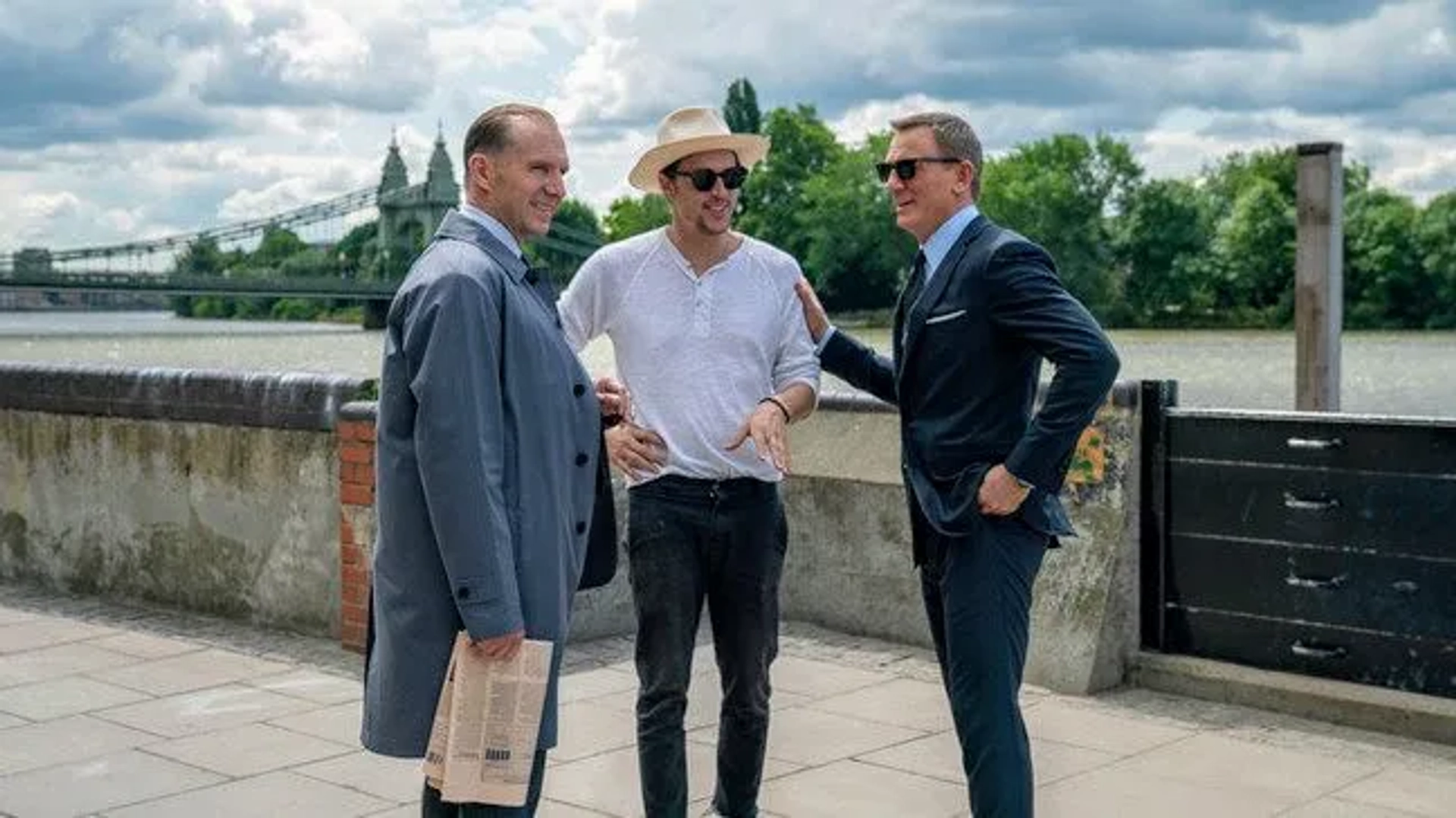 Ralph Fiennes, Daniel Craig, and Cary Joji Fukunaga in No Time to Die (2021)