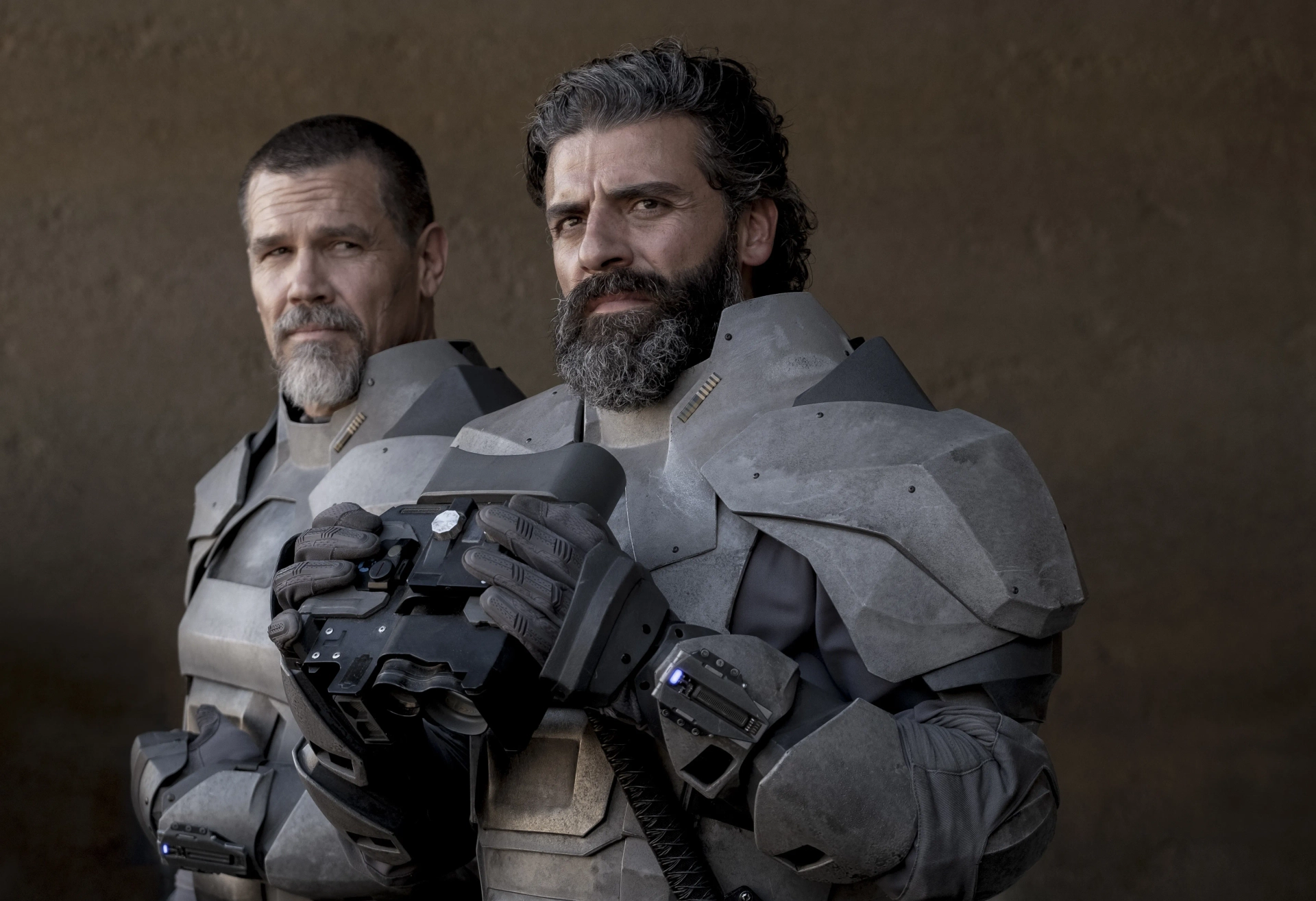 Josh Brolin and Oscar Isaac in Dune (2021)