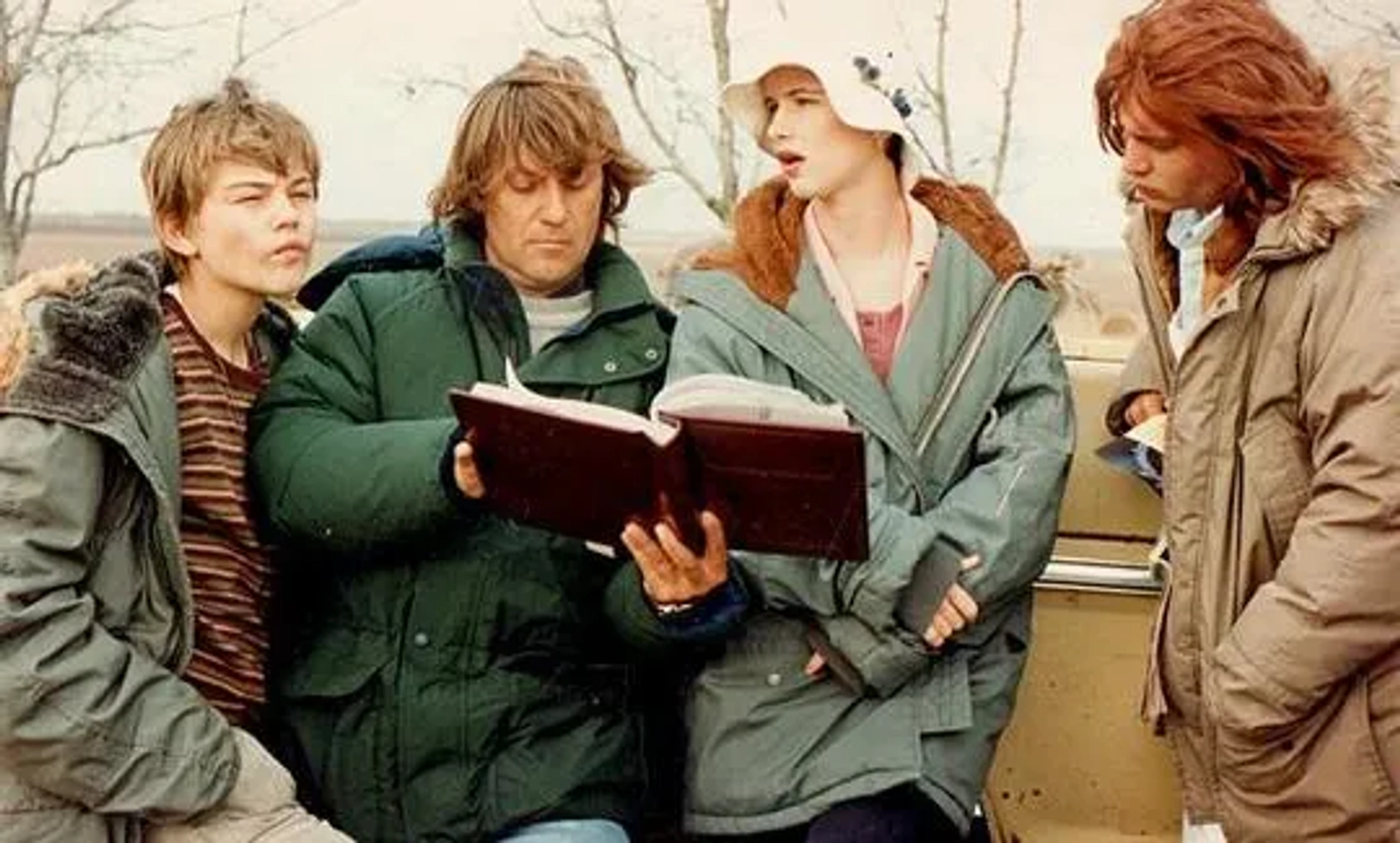 Johnny Depp, Leonardo DiCaprio, Juliette Lewis, and Lasse Hallström in What's Eating Gilbert Grape (1993)