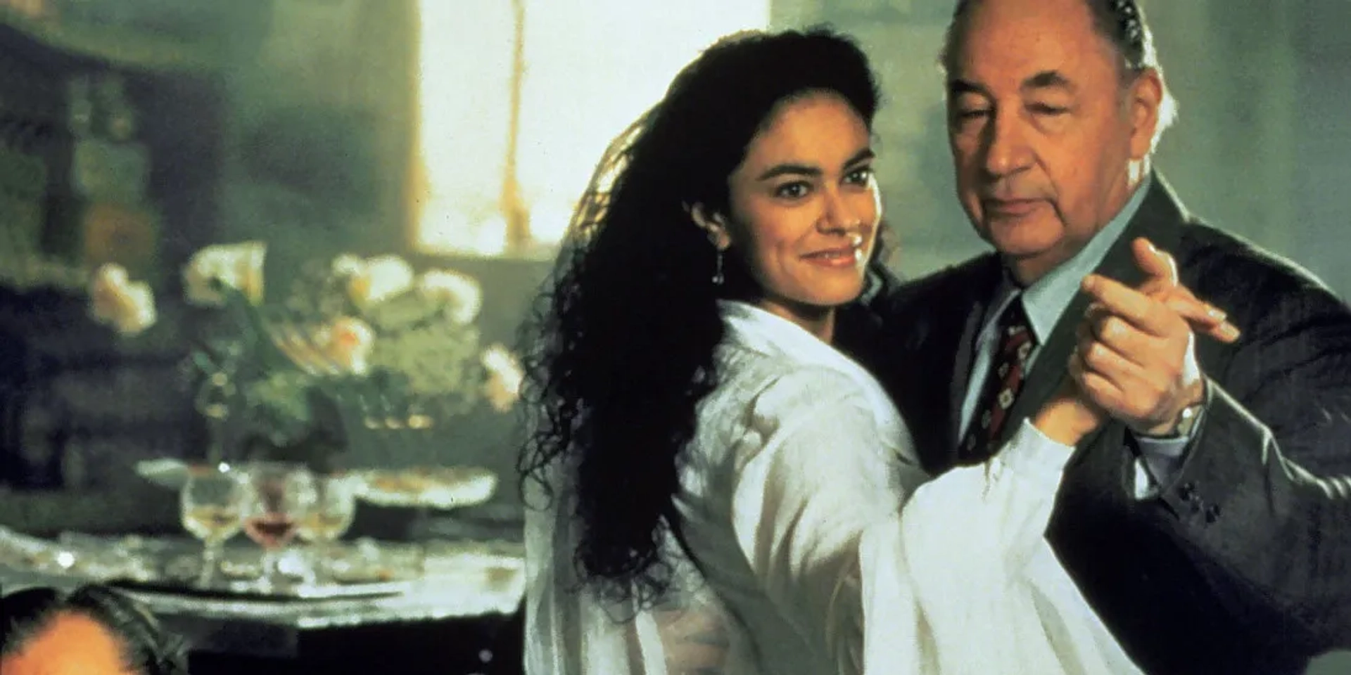 Maria Grazia Cucinotta and Philippe Noiret in The Postman (1994)