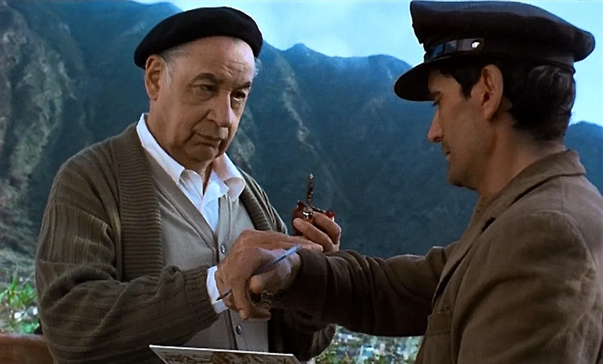 Philippe Noiret and Massimo Troisi in The Postman (1994)