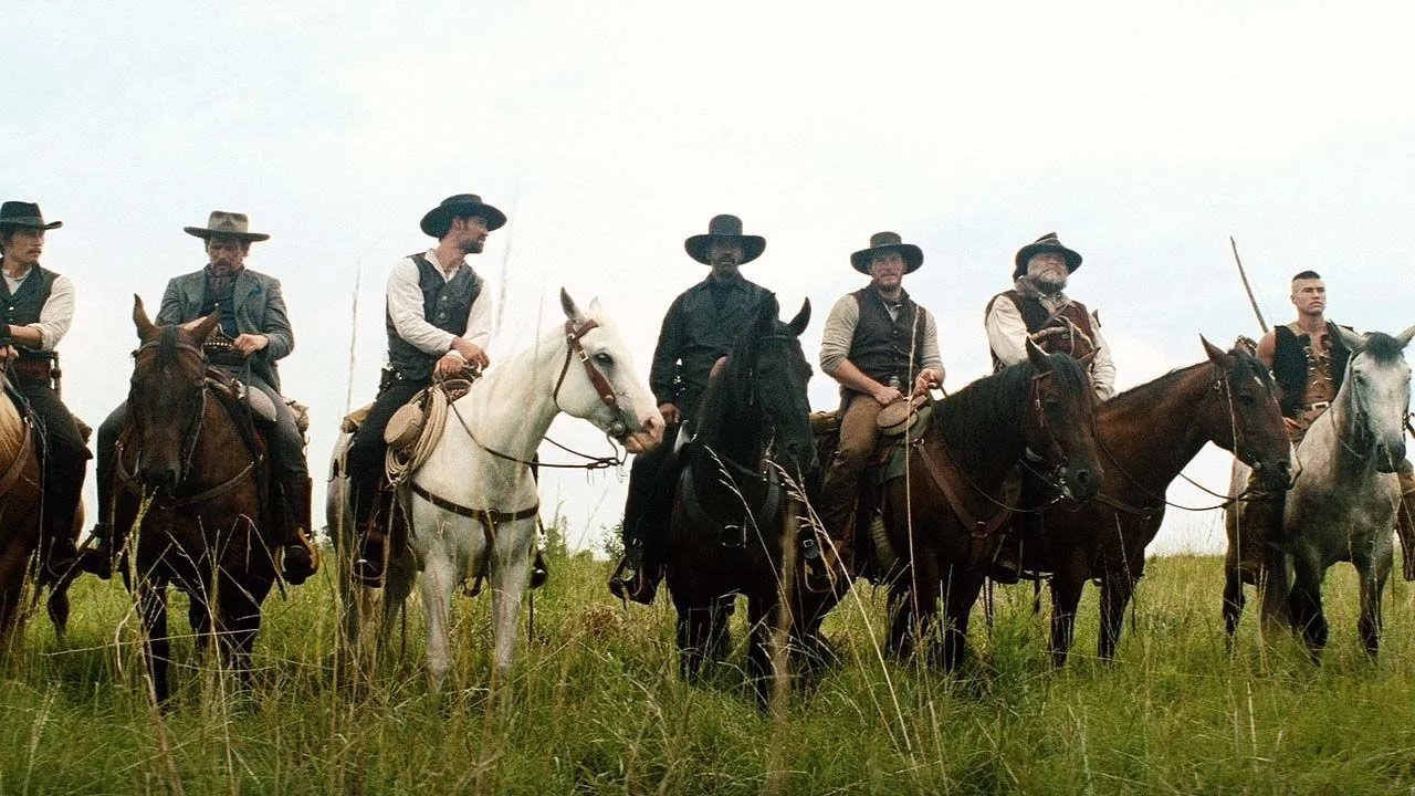 Ethan Hawke, Denzel Washington, Vincent D'Onofrio, Lee Byung-hun, Chris Pratt, Manuel Garcia-Rulfo, and Martin Sensmeier in The Magnificent Seven (2016)