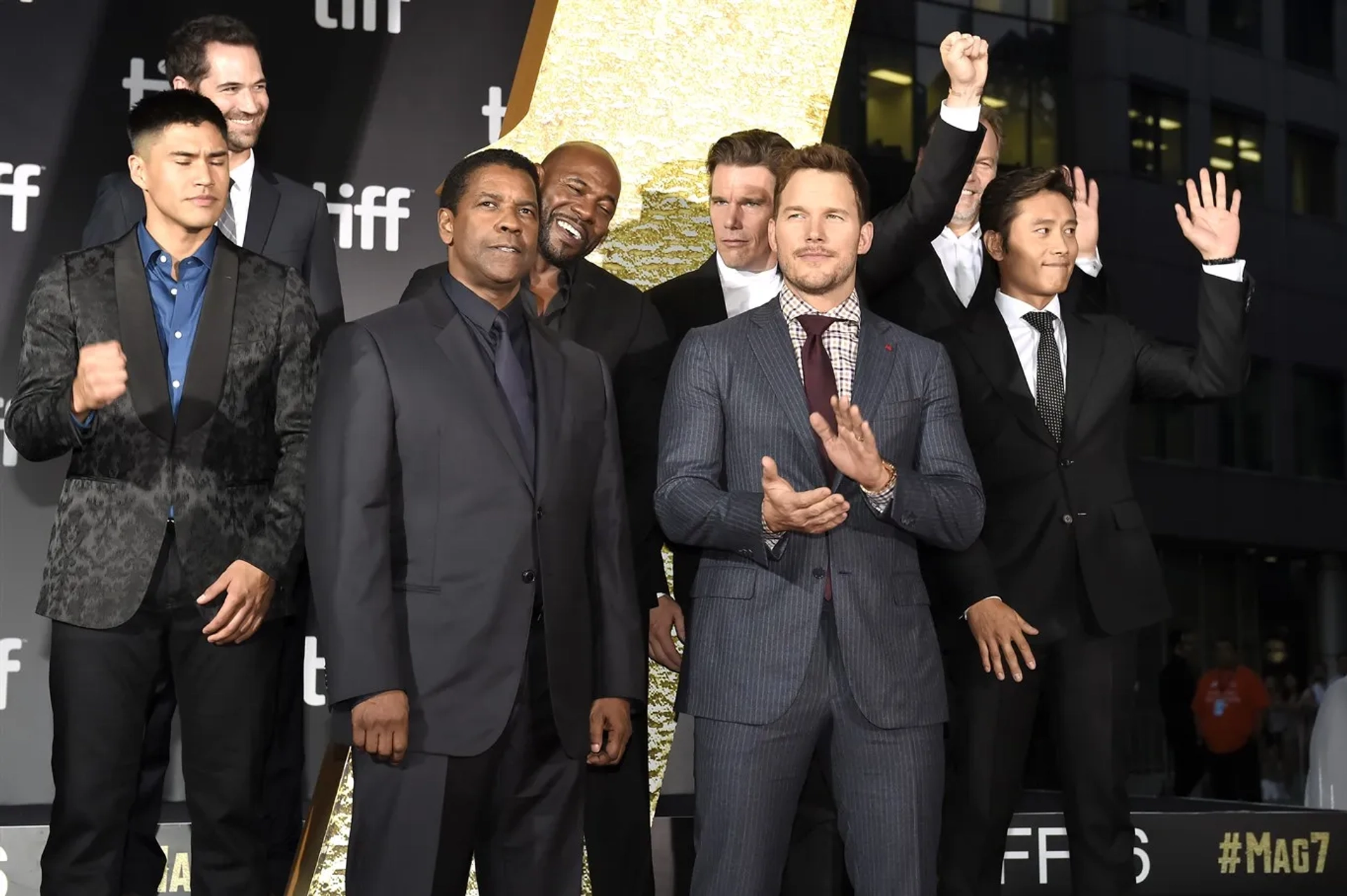 Ethan Hawke, Denzel Washington, Vincent D'Onofrio, Antoine Fuqua, Lee Byung-hun, Chris Pratt, Manuel Garcia-Rulfo, and Martin Sensmeier at an event for The Magnificent Seven (2016)