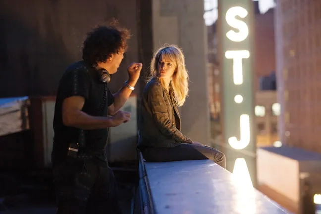 Alejandro G. Iñárritu and Emma Stone in Birdman or (The Unexpected Virtue of Ignorance) (2014)