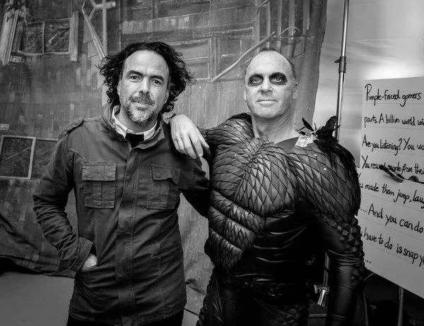 Michael Keaton and Alejandro G. Iñárritu in Birdman or (The Unexpected Virtue of Ignorance) (2014)