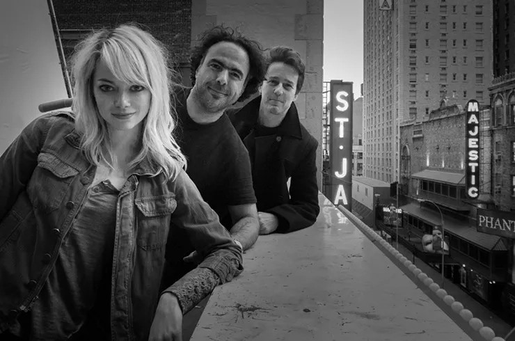 Edward Norton, Alejandro G. Iñárritu, and Emma Stone in Birdman or (The Unexpected Virtue of Ignorance) (2014)