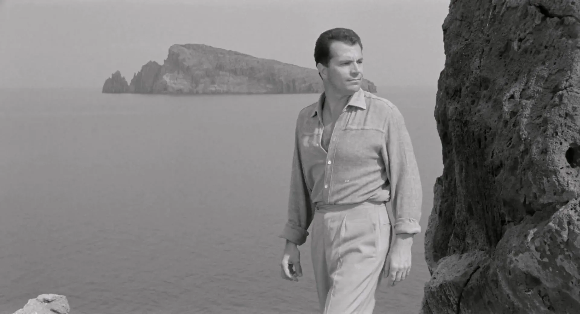 Gabriele Ferzetti in L'Avventura (1960)